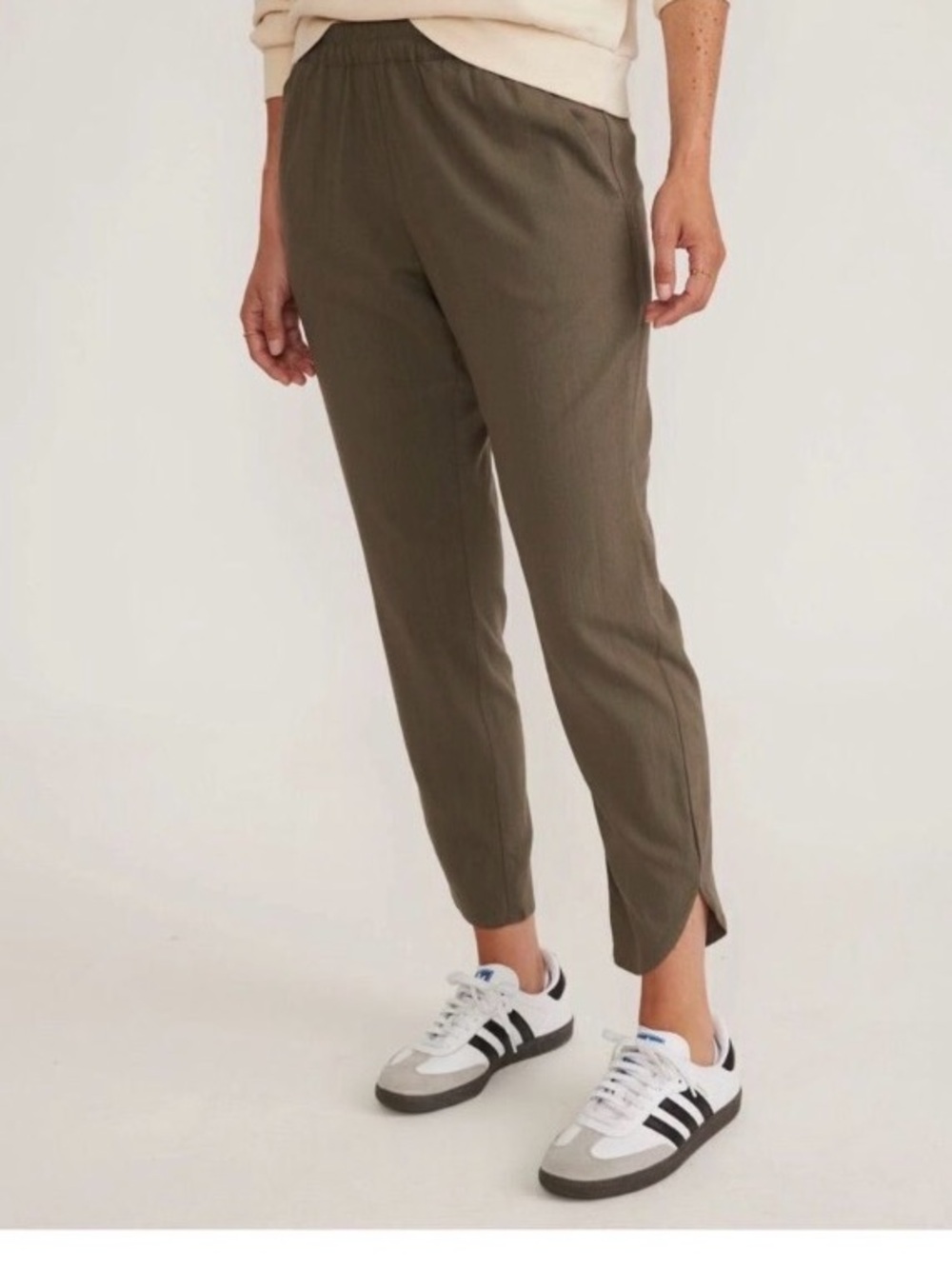 Marine layer Allison Dusty olive Color ,pull up pants size M, pockets